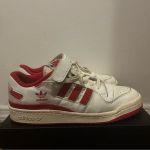 FORUM 84 LOW SHOES Mens 9 / Red / Cream White